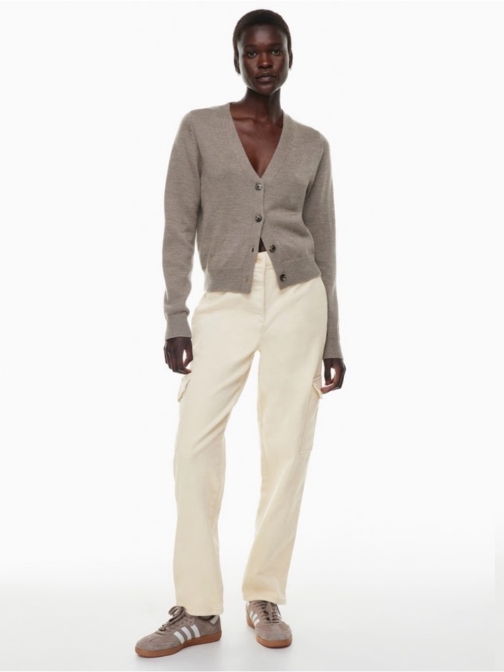 Aritzia Wilfred Free Modern Cargo Pants in a cream Size 6